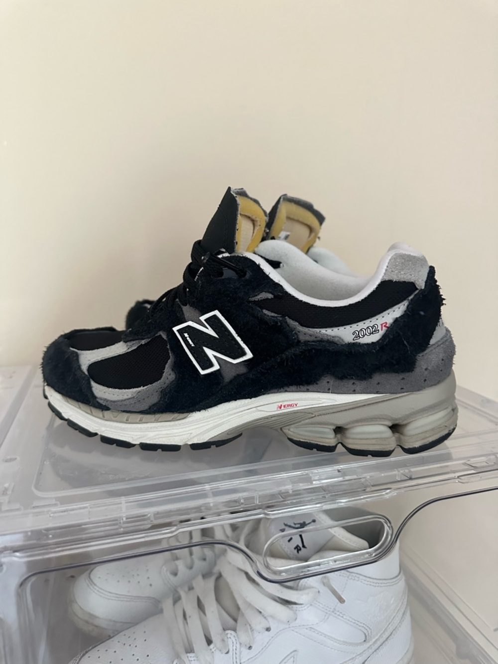New Balance 2002R Black & Gray Running Shoes